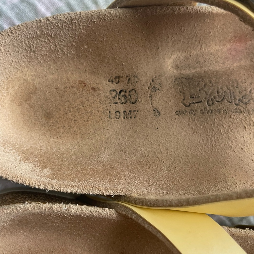 Birkies by Birkenstock Pale Yellow Slide Sandals. Size 9.5. EU Size 40 - Picture 3 of 5